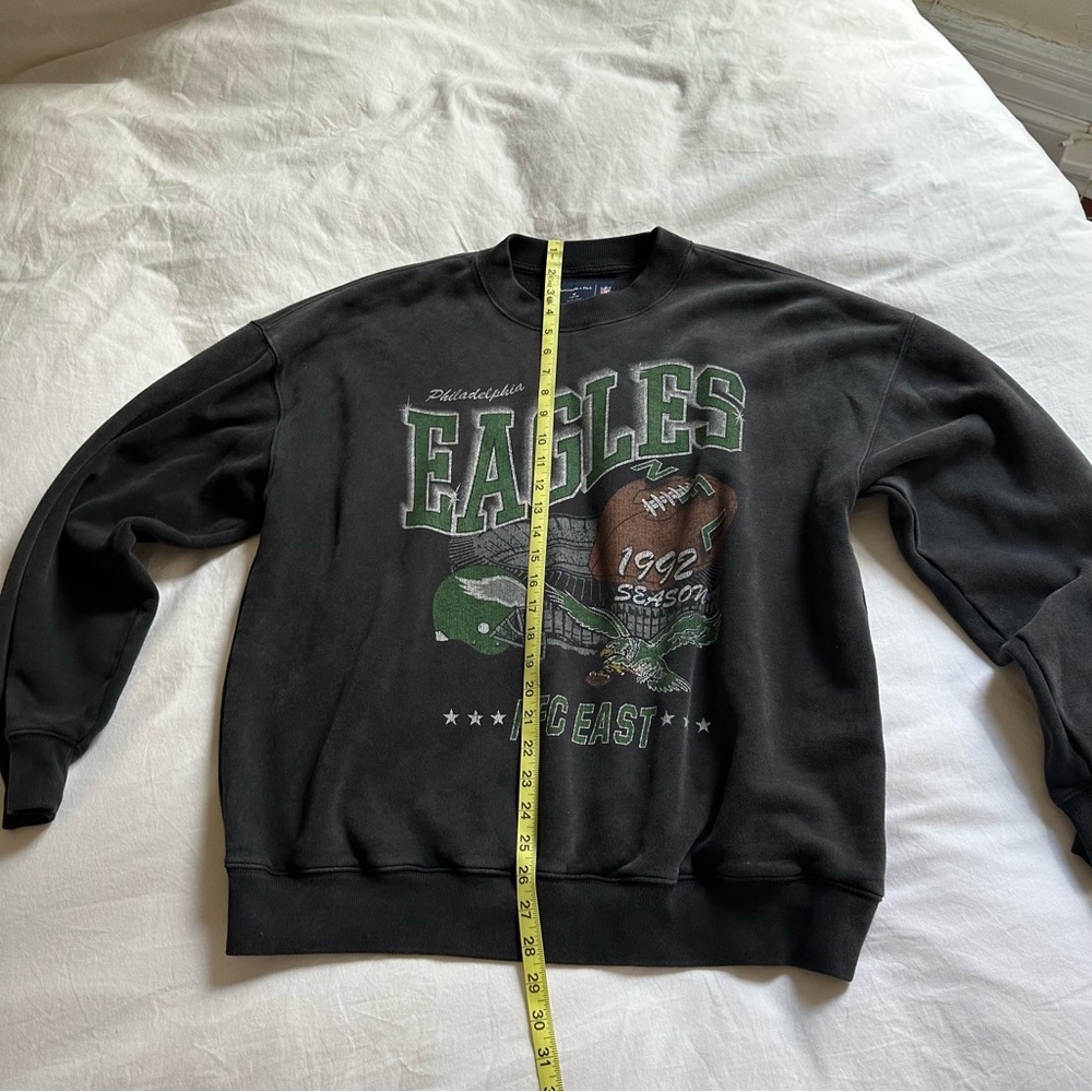 Abercrombie & Fitch Philadelphia Eagles Graphic Crew Sweatshirt - Picture 6 of 8